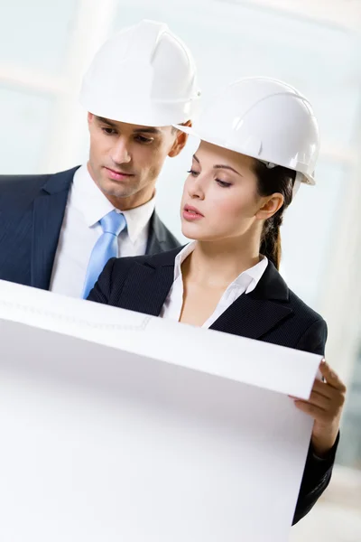 Two engineers looking at the sketch — Stock Photo, Image