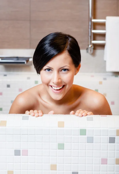 Frau nimmt ein Bad — Stockfoto
