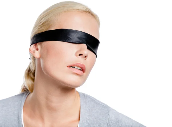 Mujer con los ojos cubiertos con cinta negra —  Fotos de Stock
