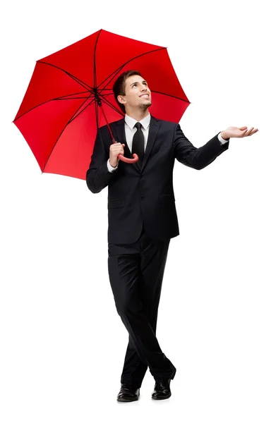 Palming homme avec parapluie rouge vérifie la pluie — Photo