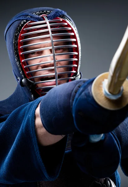 Shinai ile eğitim kendo Fighter yakın çekim — Stok fotoğraf