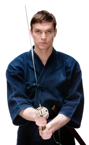 Kendo lutador em hakama formação com bokken — Fotografia de Stock