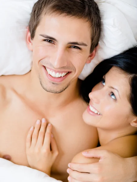 Close up view of couple lying in bedroom — Stock Photo, Image