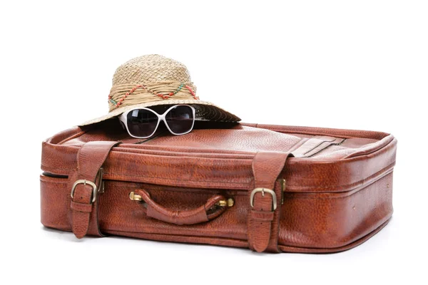 Suitcase and straw hat with glasses lying on it — Stock Photo, Image