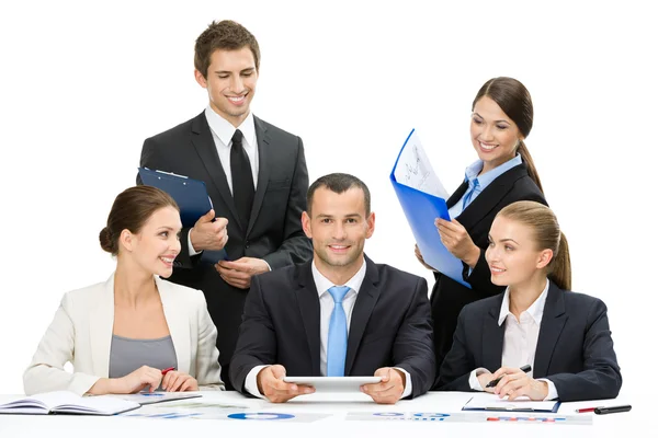 Grupo de ejecutivos debatiendo — Foto de Stock