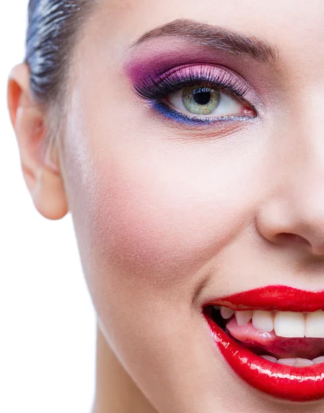 Kvinna halv-ansikte med ljusa makeup — Stockfoto