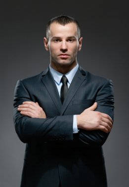 yarım boy ile çapraz kol müdür portresi