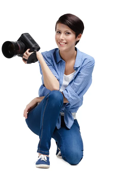 Competent woman-photographer takes shots — Stock Photo, Image