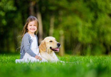 labrador retriever ile kız