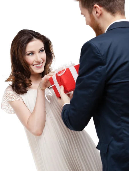 Man vraagt zijn vriendin met internationale vrouw dag aanwezig — Stockfoto