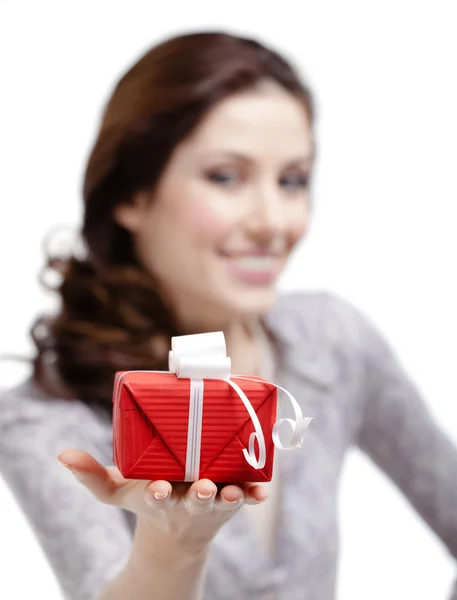 Young woman stretches out a gift — Stock Photo, Image