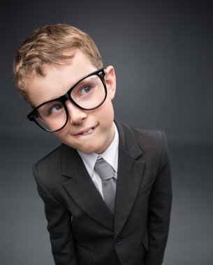 biraz dalgın işadamları gözlük