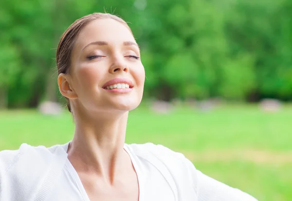 Woman with eyes closed — Stock Photo, Image