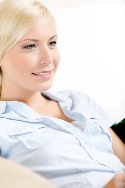 Close up of woman with laptop — Stock Photo, Image