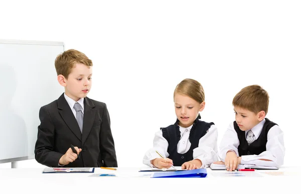 Weinig manager iets bespreken met weinig mensen uit het bedrijfsleven — Stockfoto