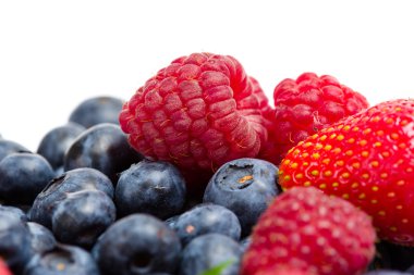 çilek, bilberry ve ahududu kapat
