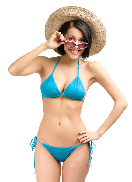 Жінка в бікіні, капелюсі та сонцезахисних окулярах — стокове фото