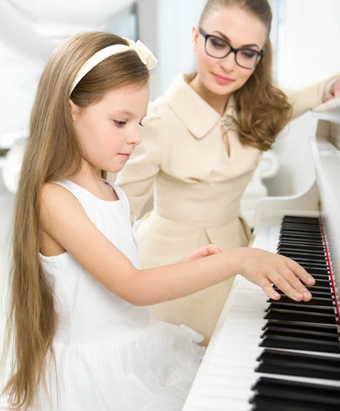 Tutor teaches little pianist to play piano — Stock Photo, Image