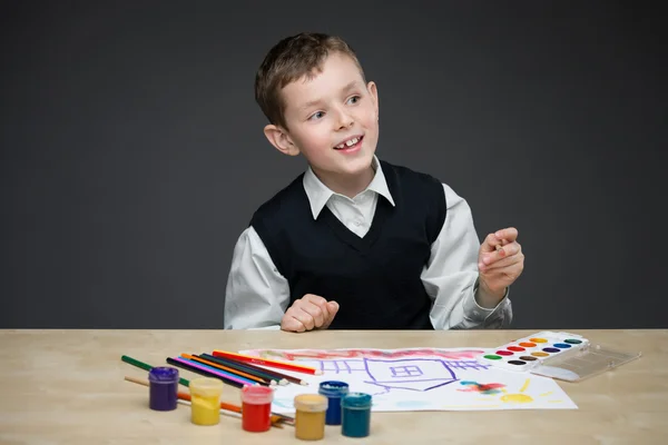 Niño dibujando algo — Foto de Stock