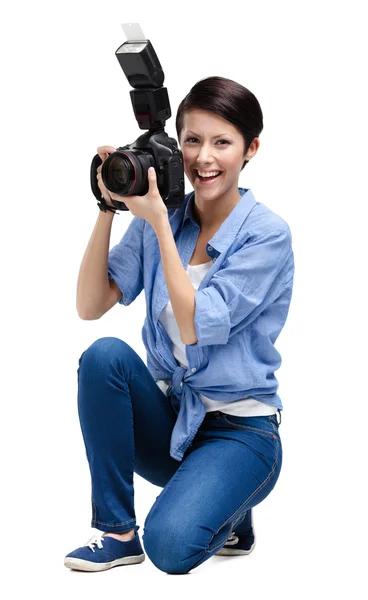 Kobieta fotograf ma migawki — Zdjęcie stockowe
