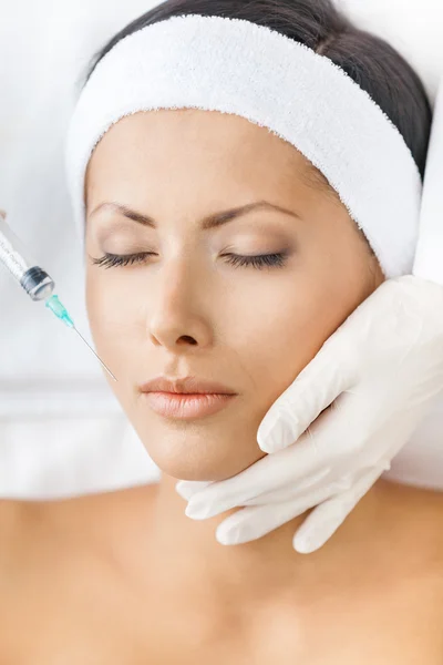 Headshot of woman getting injections on face — Stock Photo, Image