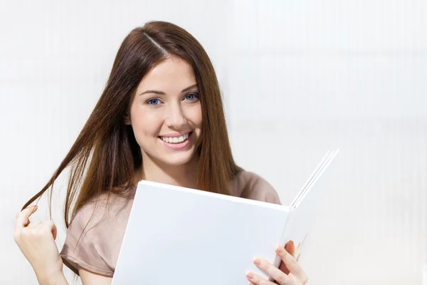 Woman with hair color samples — Stock Photo, Image