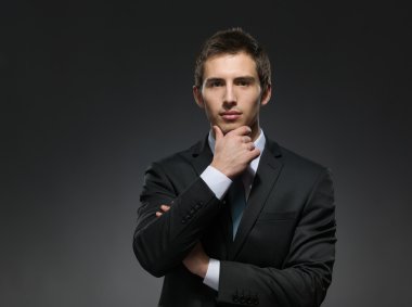 iş adamı yüzünü dokunur