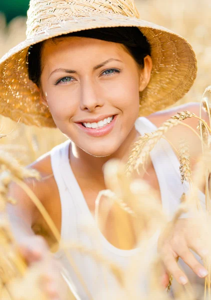 Girl in straw hat — Stock Photo, Image