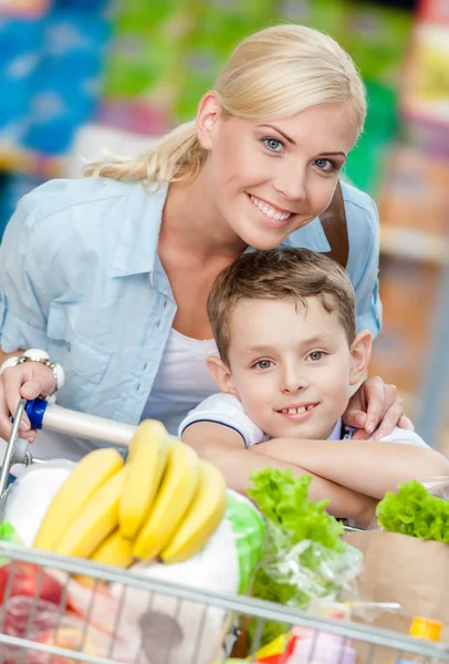 Mother and son with cart — Stock Photo, Image