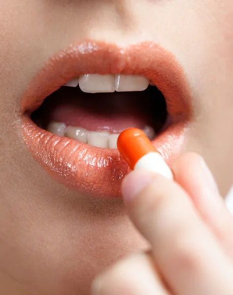 Usta i tabletki — Zdjęcie stockowe