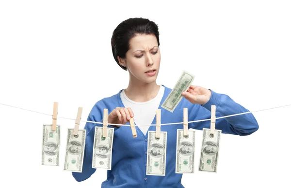 Žena visí měny na řádku — Stock fotografie