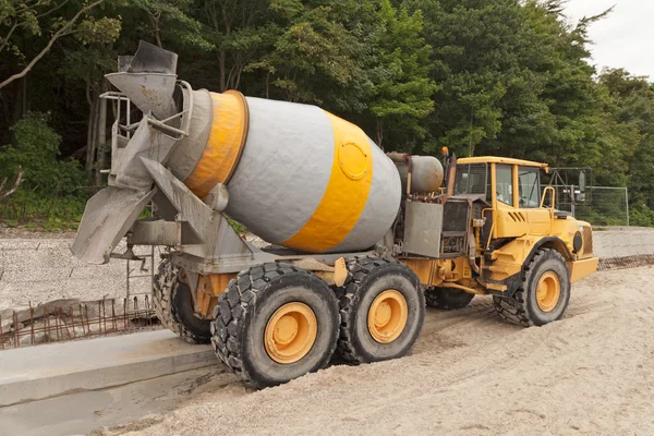 Camión mezclador de cemento — Foto de Stock