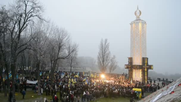 79e verjaardag voor holodomor marks in kiev, Oekraïne op 24 november 2012. — Stockvideo