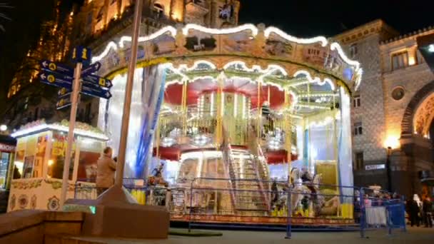 Gedraaide carrousel in Kiev, Oekraïne, — Stockvideo