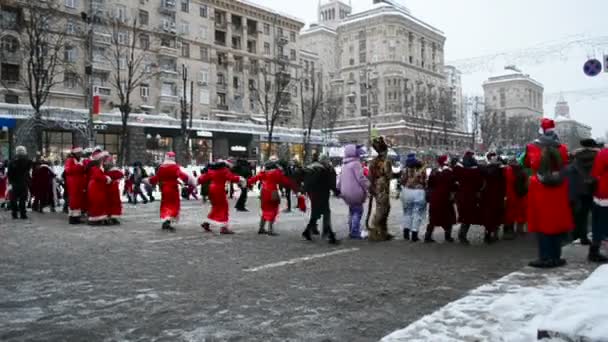 Santa Claus (Father Frost) Parade in Kiev, Ukraine. — Stock Video