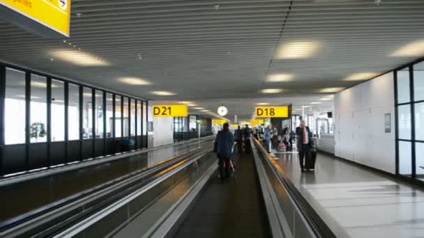 Amsterdam airport schiphol uvnitř, — Stock video