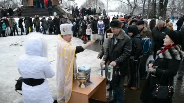 Epifanía en Hydropark, Kiev, Ucrania . — Vídeo de stock