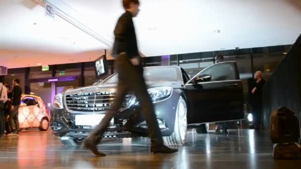 Mercedes Benz Kiev Fashion Days (MBKFD) 2014 em Kiev, Ucrânia . — Vídeo de Stock