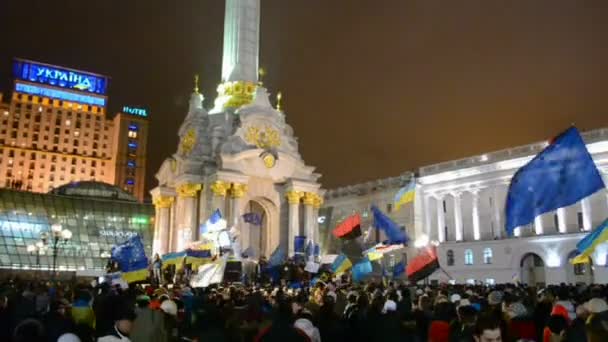 Setkání (euromaidan) v Kyjevě věnované integraci Ukrajiny k Evropské unii. — Stock video