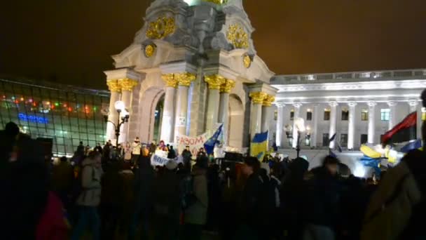 Setkání (euromaidan) v Kyjevě věnované integraci Ukrajiny k Evropské unii. — Stock video