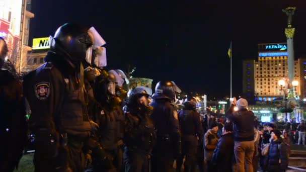 Riot police during Euro maidan meeting in Kiev, Ukraine. — Stock Video