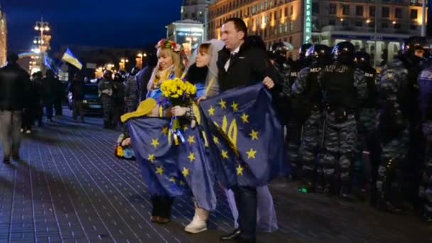 Euro maidan setkání v Kyjevě, Ukrajina. — Stock video