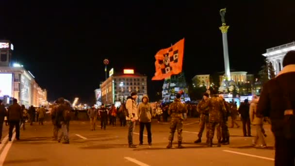 Protestocular euro maidan toplantıda, Kiev, Ukrayna. — Stok video