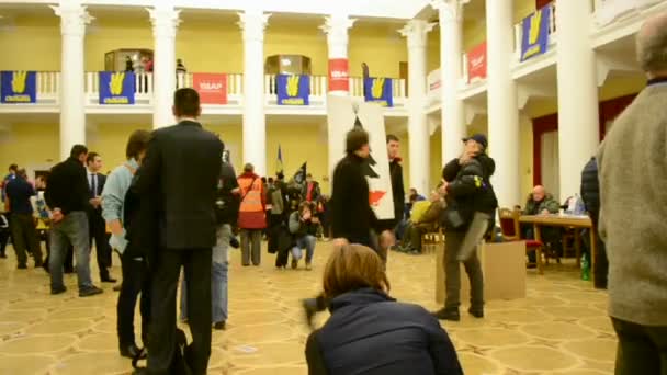 Kyiv city state administration (kyiv stadtrat), euro maidan meeting, kiev. — Stockvideo