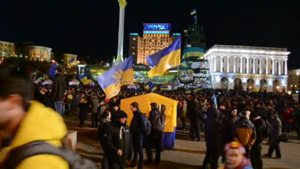 Протестуючі під час Євро Майдан зустрічі в Києві, Україна. — стокове відео