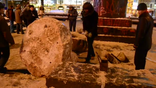 Lenin, estatua destruida durante el maidán Euro en Kiev, Ucrania . — Vídeos de Stock