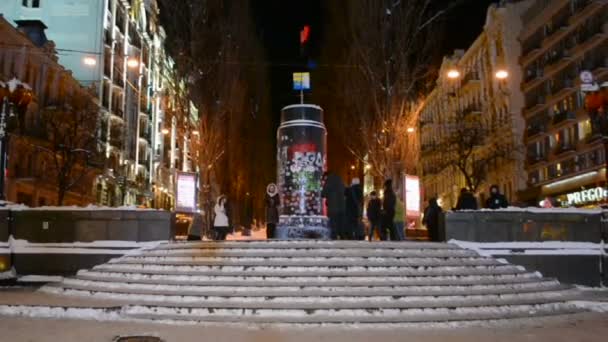 Lenin, destroyed statue during Euro maidan in Kiev, Ukraine. — Stock Video