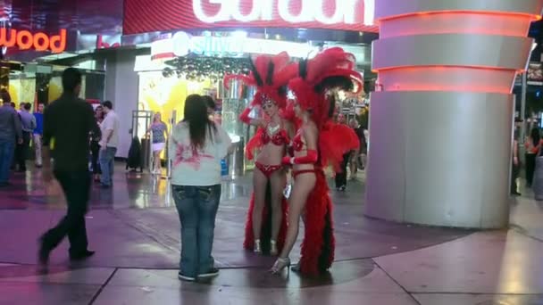 Sexiga tjejer på las vegas strip i las vegas, nevada, — Stockvideo