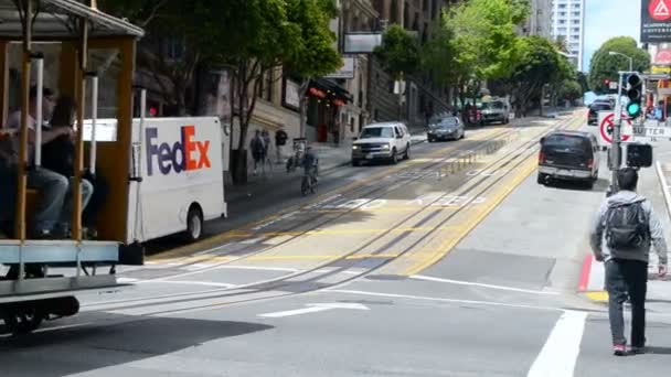 Teleférico com turistas em San Francisco, EUA . — Vídeo de Stock