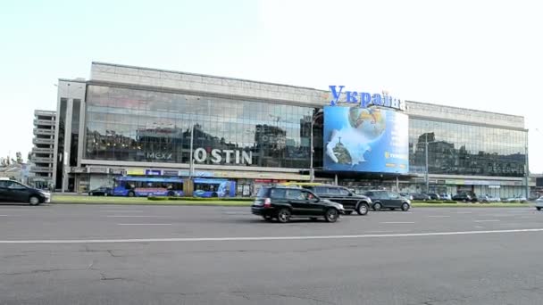 乌克兰专卖店与海报献给足球锦标赛在巴西在基辅，乌克兰. — 图库视频影像